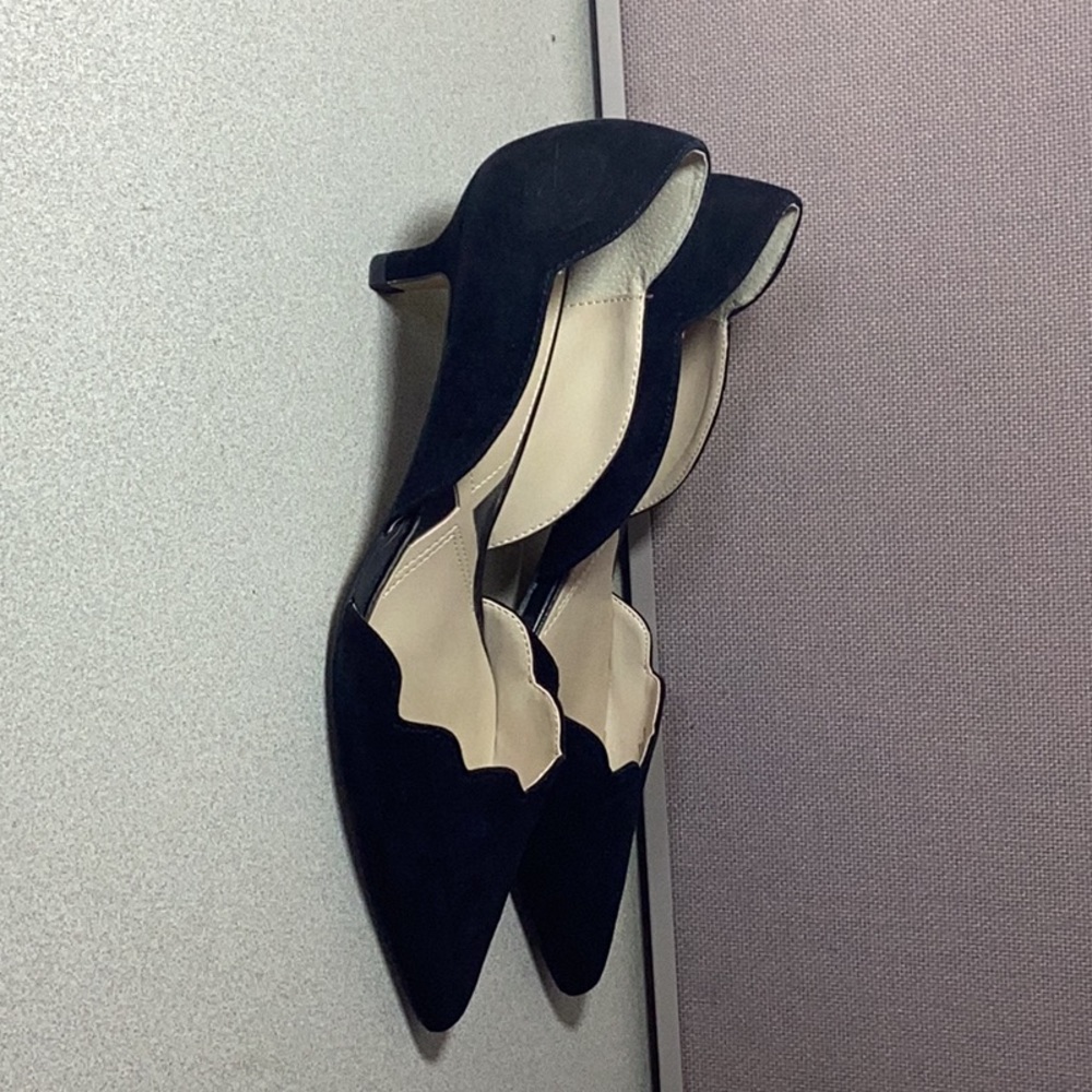 Adrienne Vittadini Black swede Kitten Heel shoes